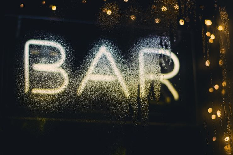 Четырбок опроверг возможное закрытие 100 баров и ресторанов в Петербурге