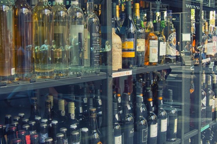 Онищенко: Минздраву следует не обсуждать, а повышать цены на алкоголь