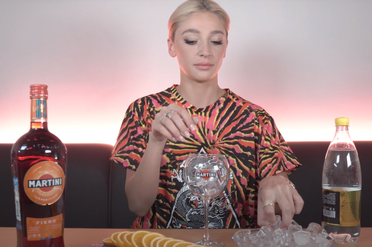 ФАС возбудила дело в отношении Ивлеевой за рекламу алкоголя