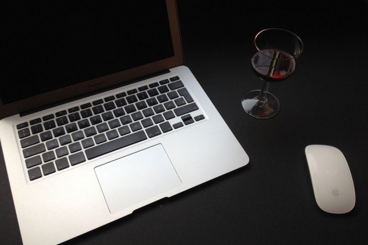 Работодателям запретят увольнять за пьянство на удалёнке