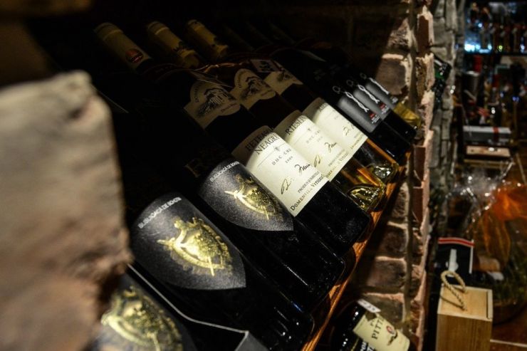 Роспотребнадзор за невыполнение закона о виноградарстве оштрафовал магазины Москвы на 14 млн рублей