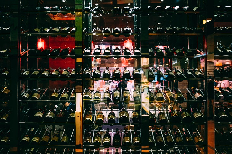 Правительство продлило на 2022 год действие лицензий на беспошлинную торговлю алкоголем