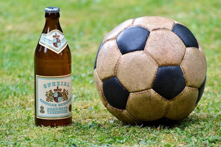Комитет Госдумы по физкультуре и спорту «разморозит» законопроект о возвращении пива на стадионы