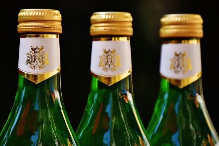  За изготовление похожих на акцизные марки стикеров предлагают наказывать