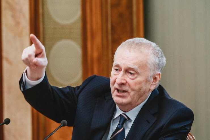 Жириновский заявил, что отзовет законопроект о продаже пива на стадионах 