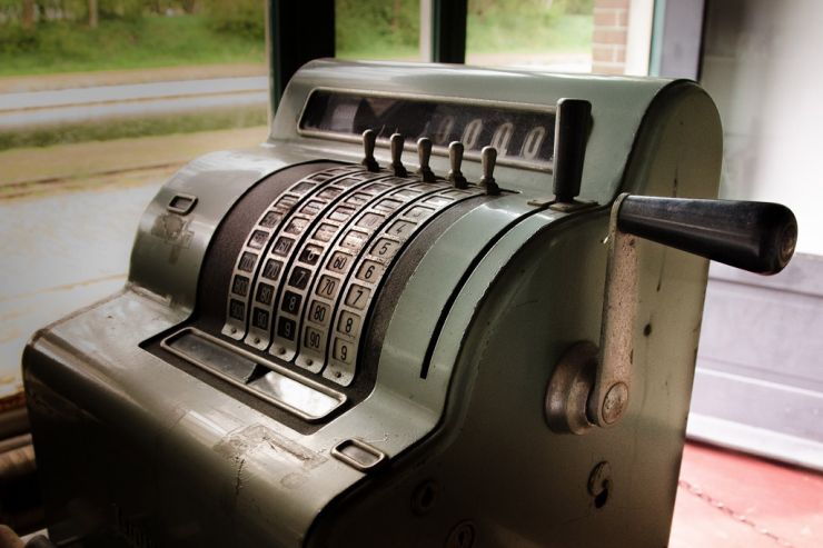 ФНС проверит контрольными закупками, используют ли бары онлайн-кассы