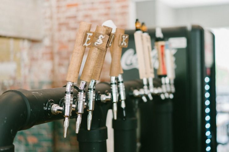 В Ирландии призывают снизить акцизные ставки на алкоголь, чтобы спасти пабы и рестораны