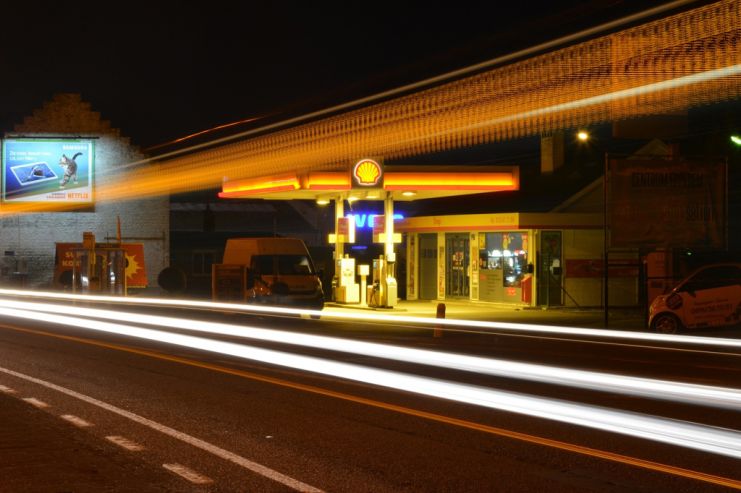 Минэнерго предлагает разрешить продавать алкоголь на АЗС в рамках пакета мер по поддержке энергокомплекса РФ