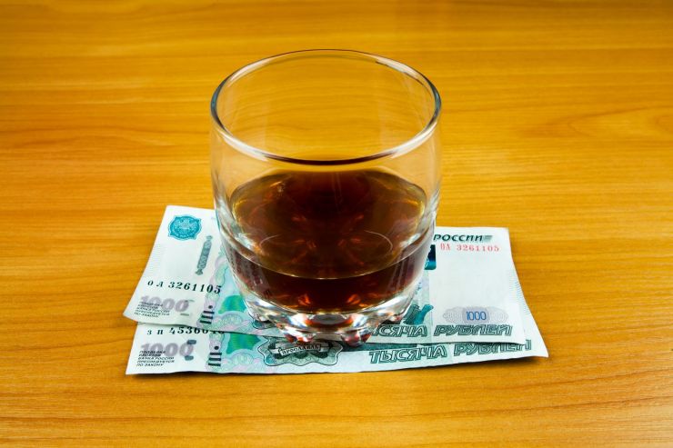 Штрафы за нарушения при производстве и обороте алкоголя предлагают повысить вдвое