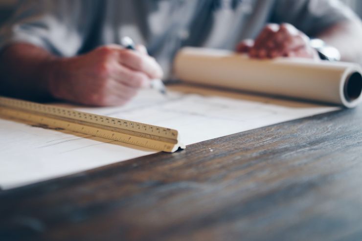 В Госдуму внесли законопроект о сокращении до года срока продления лицензии