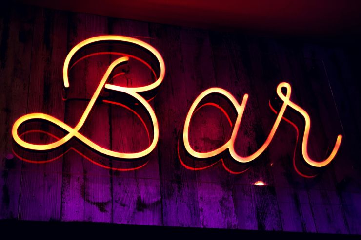В Ленинградской области барам в туристических районах разрешат работу до 2 часов