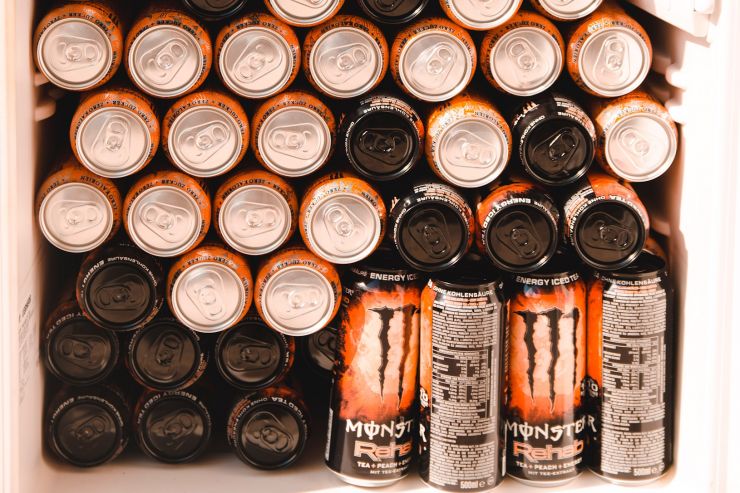 Госдума приняла закон о штрафах за продажу энергетиков несовершеннолетним