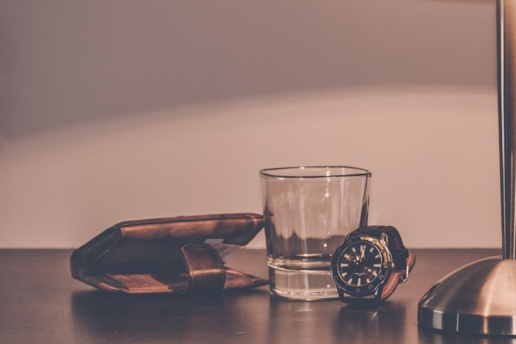 В Совфеде призвали вместо новых ограничений времени продажи алкоголя вести просветительскую работу