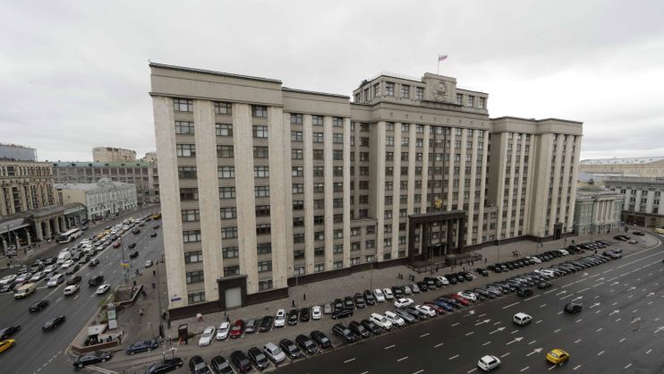 В Госдуме проработают инициативу о запрете онлайн-продажи энергетиков и вина