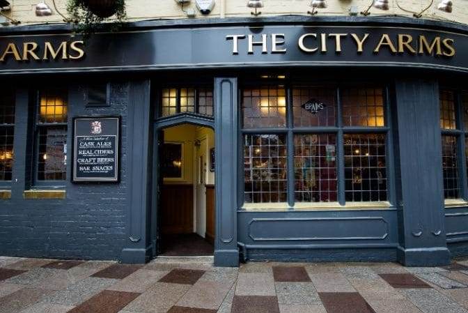 Семерых священников не пустили в паб, приняв их за участников мальчишника