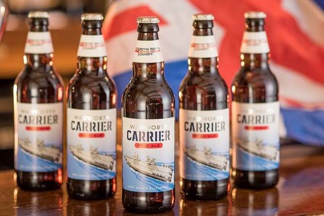 На крупнейшем британском авианосце открыли паб