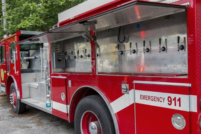 В США из пожарной машины сделали пивной бар на колесах 