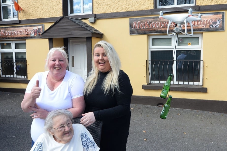 Из-за коронавируса ирландские пабы доставляют пиво дронами