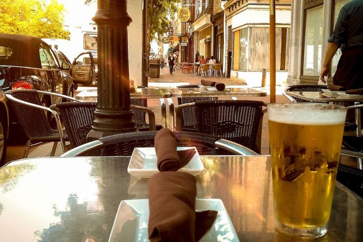 Жители Петербурга просят установить для баров на Рубинштейна правила работы