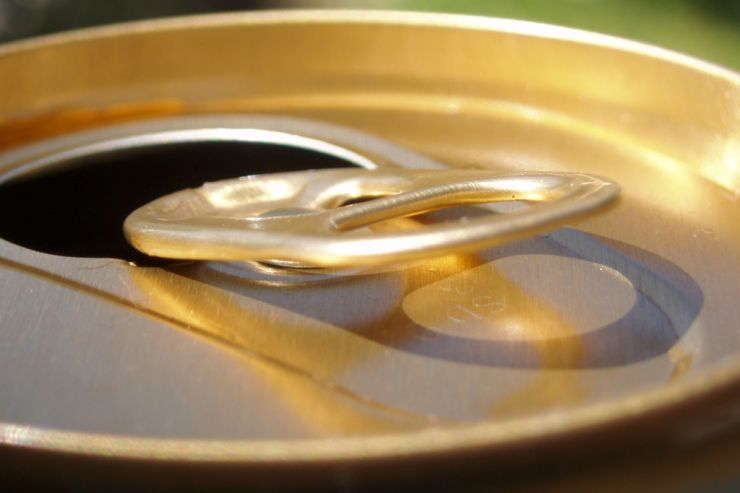 Техасская пивоварня начала печатать на банках номер приемной губернатора