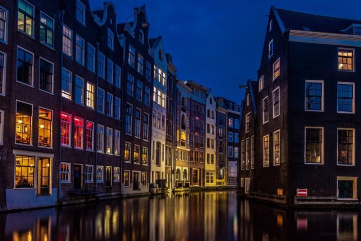 В Нидерландах закрывают бары и запрещают вечернюю продажу алкоголя