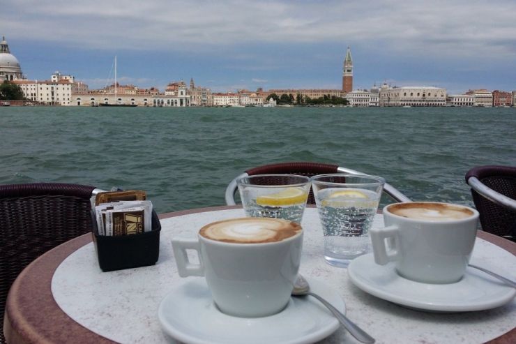 Власти Италии компенсируют потери общепита в двойном размере