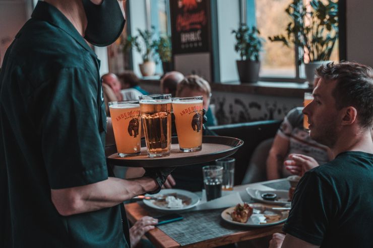 С весны вакансий для барменов в России стало на 180% больше