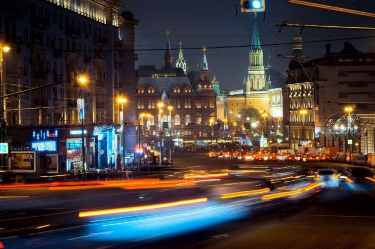 В Москве с 13 ноября запретили работу баров и ресторанов в ночное время