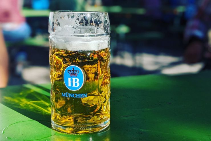 В «Хофбройхаусе» в 2020 году выпили в 4 раза меньше пива, чем в 2019-м