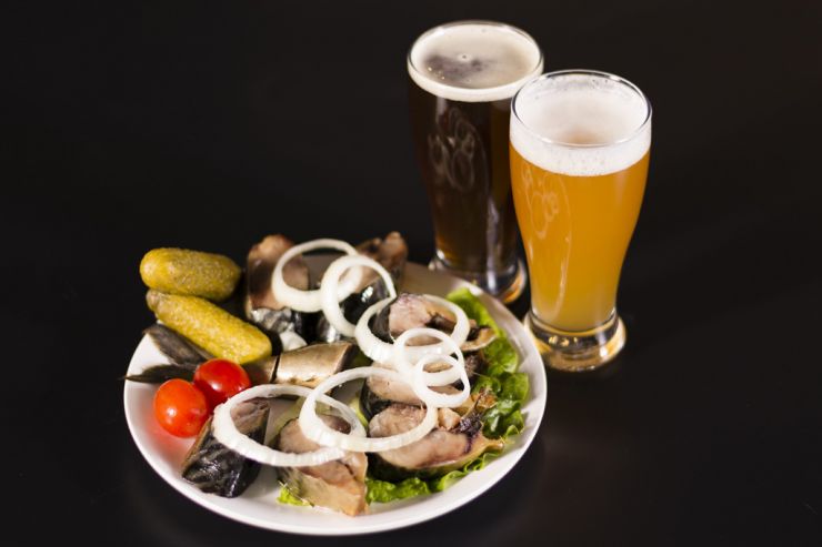 Магазины пива продают 10,41% всей рыбы и 7,49% всего сыра в России
