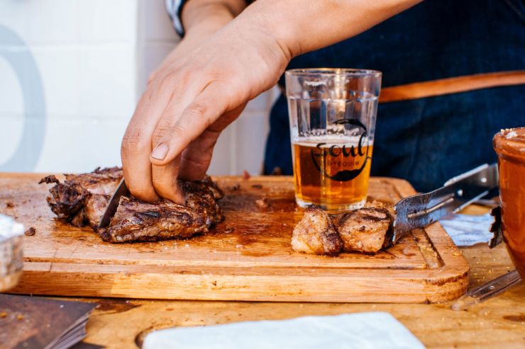 Из-за локдауна британская ресторанная отрасль потеряла две трети оборота