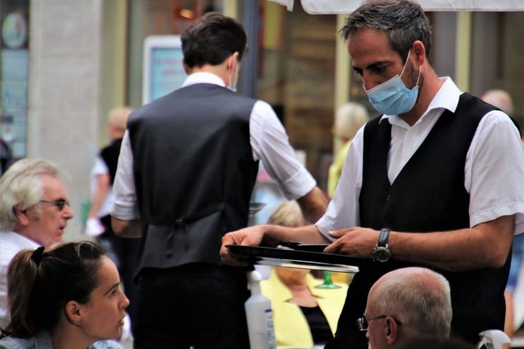 Сергей Собянин предложил создать в ресторанах Москвы свободные от COVID зоны