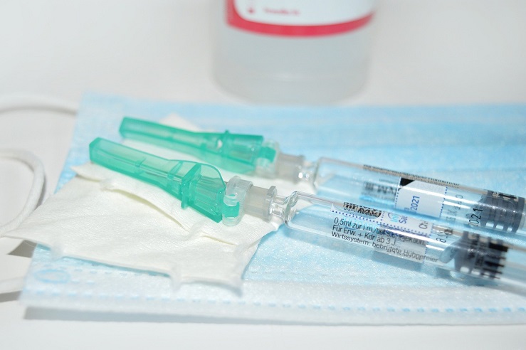 26% россиян готовы привиться от коронавируса, только чтобы посещать рестораны и бары