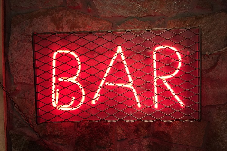 Владелец «Перекрестка» и «Пятерочки» закрывает алкомаркеты «Пятьница» в Санкт-Петербурге