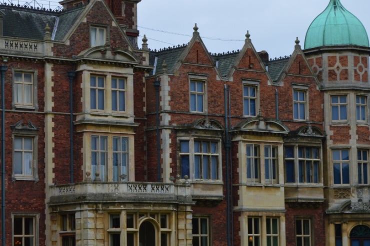 В поместье Елизаветы II открывается паб, для него ищут управляющего