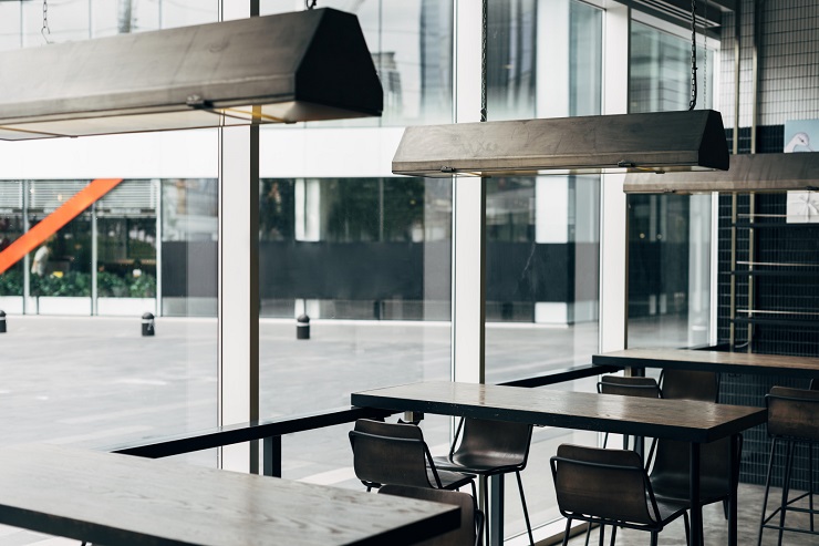 В 2021 году в Москве закрылось в полтора раза больше баров, кафе и магазинов