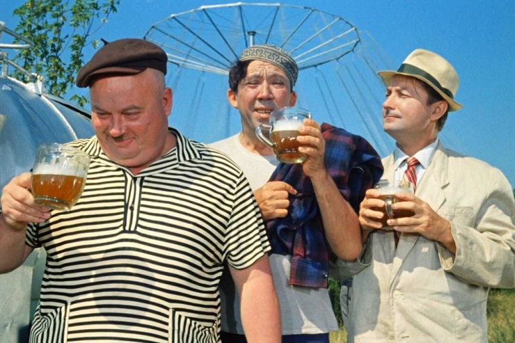 В Орле ФАС признало рекламой вывеску с Моргуновым, Никулиным и Вициным на стене пивного магазина