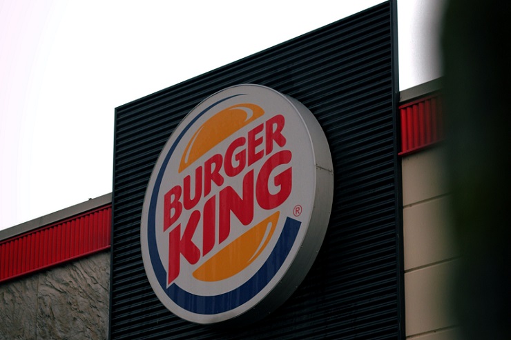 Burger King в качестве эксперимента включит в свое меню вино и шампанское