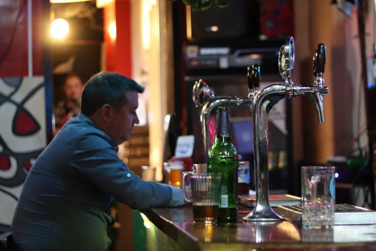 Британцам будет выгоднее смотреть ЧМ-2022 в баре, а не из дома