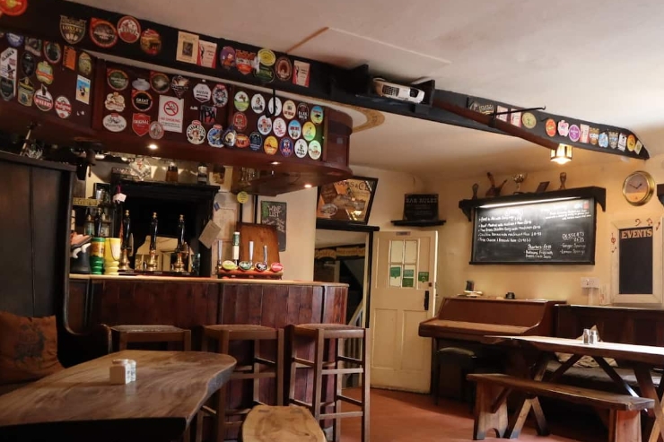 В Британии можно арендовать 500-летний паб на Airbnb и пить в нем пиво 