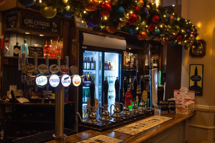 Из-за энергокризиса в Британии закрывается больше пабов, чем в пандемию