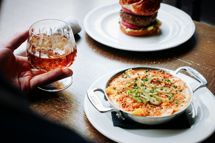 Российские рестораны в 2022 году стали продавать больше крепкого алкоголя