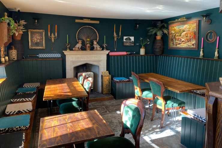 По слухам, художник Бэнкси стал владельцем паба