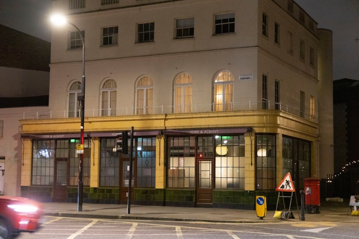 Паб Гордона Рамзи в Лондоне заняли сквоттеры