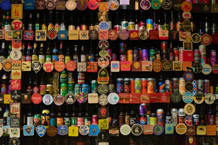 Союз пивоваров: розничные сети столкнулись с недостачей импортного пива из-за переклеивания марок покупателями