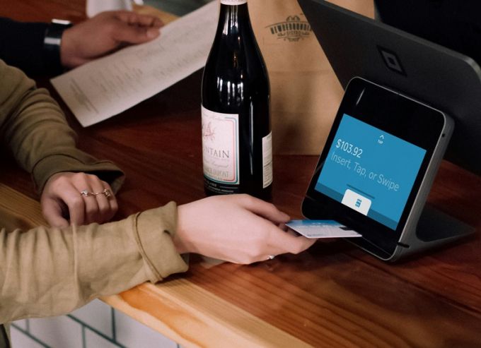 На майские праздники в центре Москвы нельзя будет купить напитки в стекле и спиртное