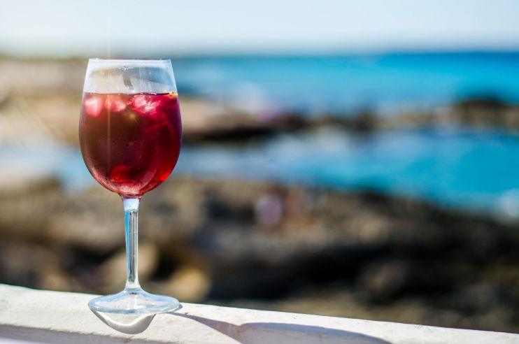 Спустя несколько дней Таиланд отменил введенные ограничения на продажу алкоголя