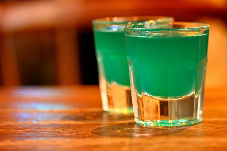 «ДП»: полиция ищет в барах Петербурга самодельные настойки