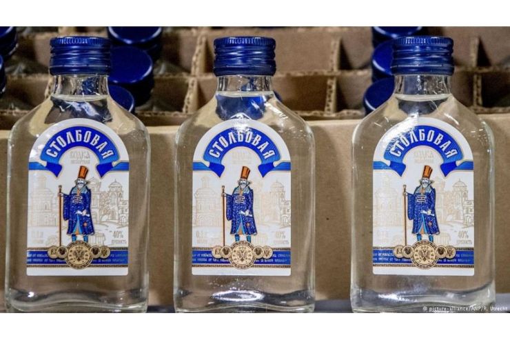 В Нидерландах таможенники изъяли 90 тысяч бутылок российской водки для КНДР 