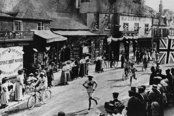 Почему бегуны раньше пили шампанское и стрихнин вместо изотоников